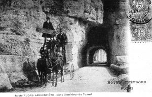 1900 cp Intérieur des Tunnels diligence