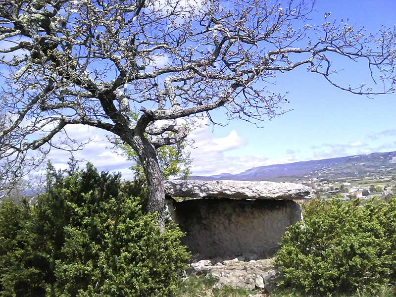 Un dolmen à Lussas